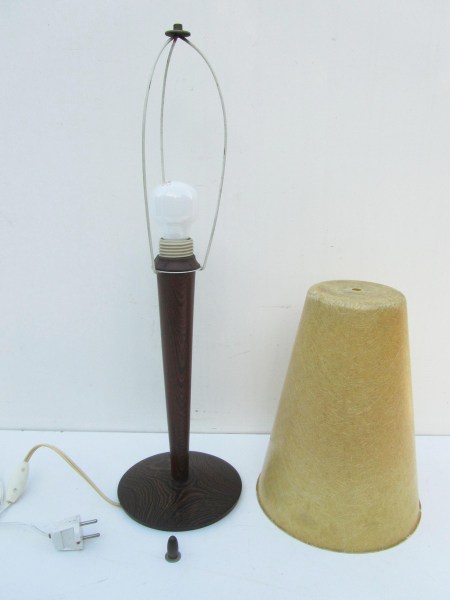 Louis-Kalff-Philips-tafellamp-table-lamp-wenge-wood-hout-glasvezel-fiberglass-vintage-mid-century-Dutch-design -00001